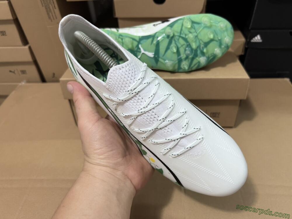 Puma Ultra Ultimate FG Low-Tops Football Boots - White/Black/Green