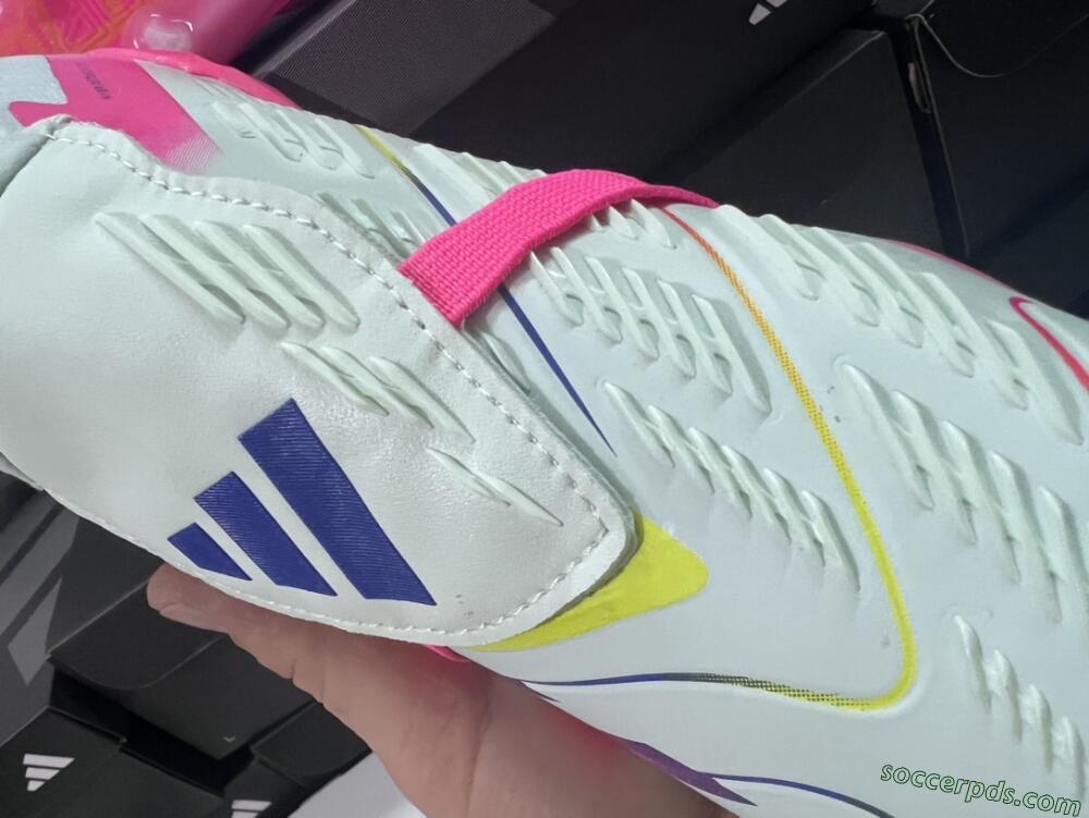 Adidas Predator Accuracy+ Laceless FG Low-Tops Football Boots - White/Pink/Purple