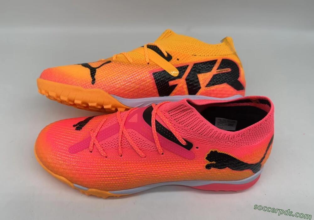Puma Future 7 Ultimate TF Low-Tops Football Shoes - Pink/Black/White