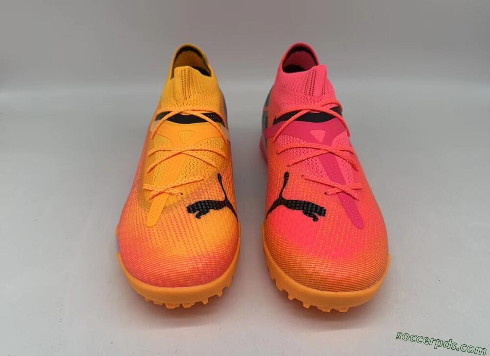 Puma Future 7 Ultimate TF Low-Tops Football Shoes - Pink/Black/White