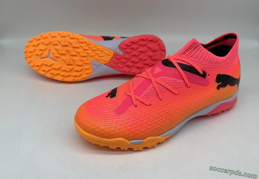Puma Future 7 Ultimate TF Low-Tops Football Shoes - Pink/Black/White