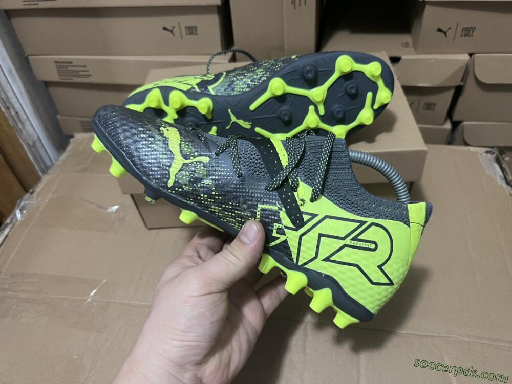 Puma Future Ultimate MG Low-Tops Football Boots - Black/Yellow