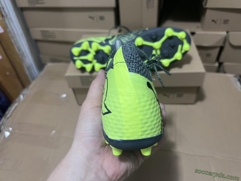 Puma Future Ultimate MG Low-Tops Football Boots - Black/Yellow