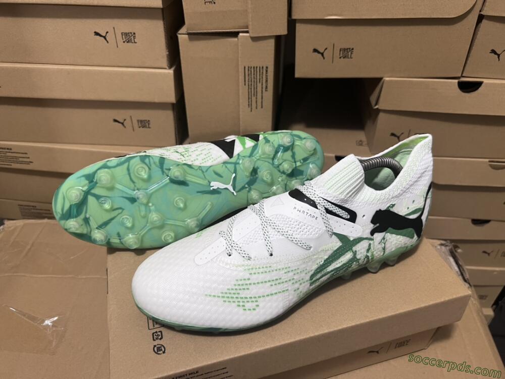 Puma Future Ultimate MG Low-Tops Football Boots - White/Black/Green