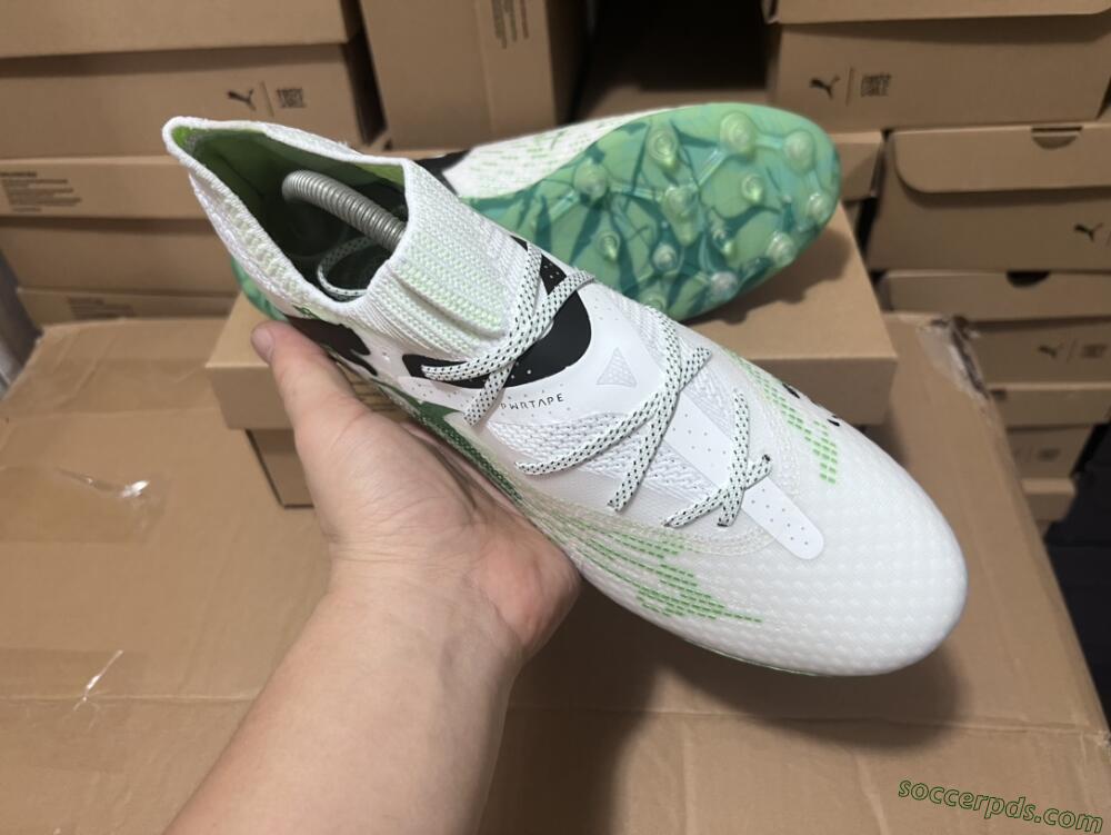 Puma Future Ultimate MG Low-Tops Football Boots - White/Black/Green