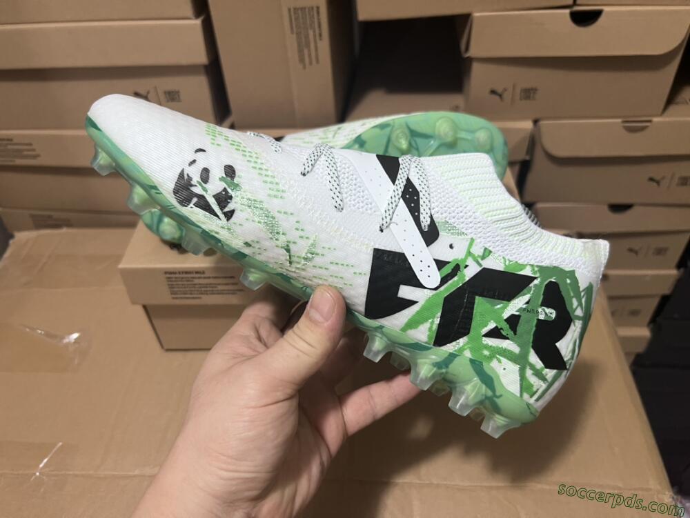 Puma Future Ultimate MG Low-Tops Football Boots - White/Black/Green