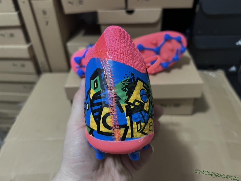 Puma Future Ultimate MG Low-Tops Football Boots - Pink/Blue/Green/Yellow