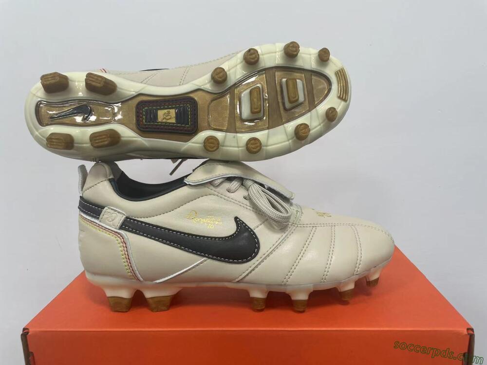 Ronaldo x Nike Tiempo Legend R10 Elite FG Low-Tops Football Boots - Beige/Black