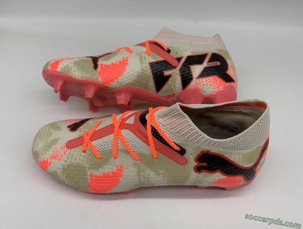 Puma Future 7 Ultimate FG Low-Tops Football Boots - Beige/Black/Brown