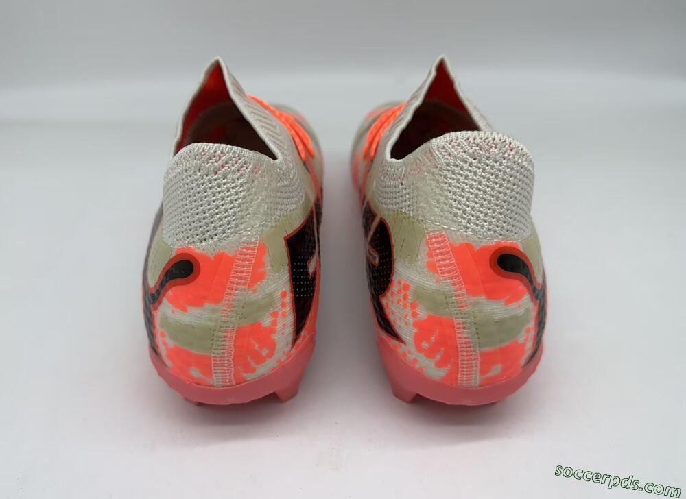 Puma Future 7 Ultimate FG Low-Tops Football Boots - Beige/Black/Brown