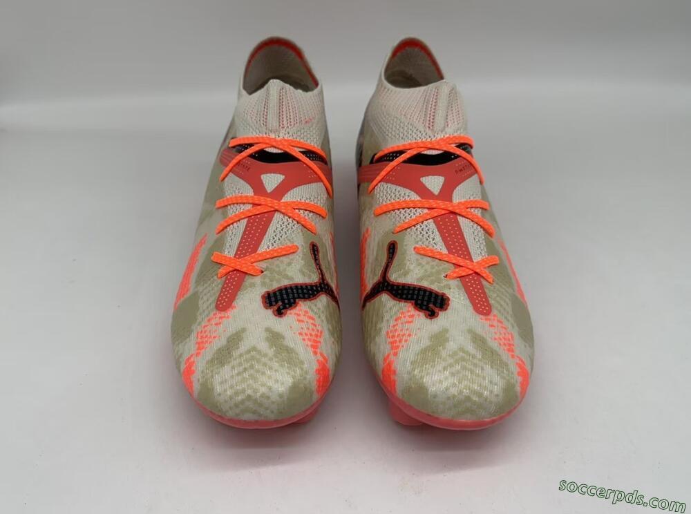 Puma Future 7 Ultimate FG Low-Tops Football Boots - Beige/Black/Brown