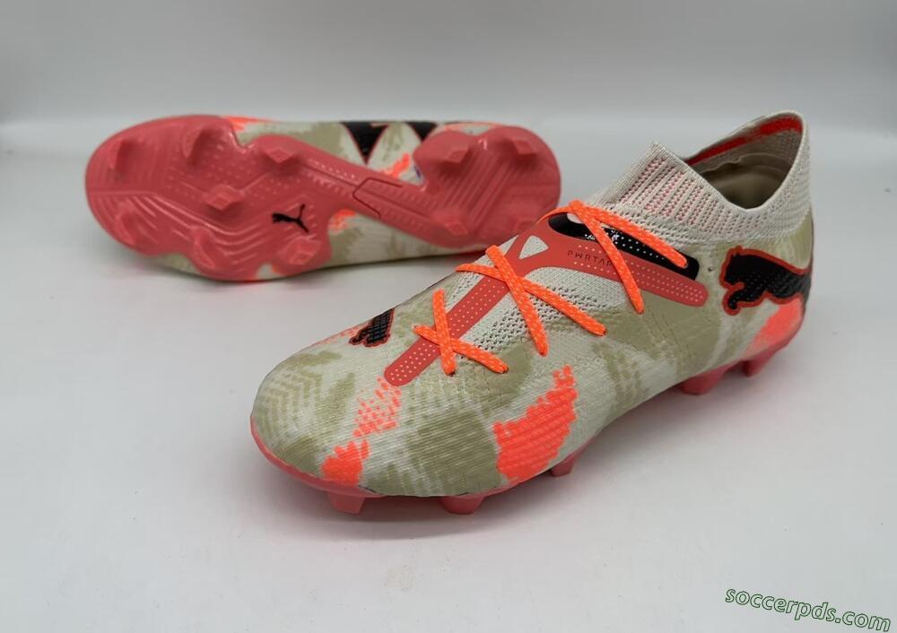 Puma Future 7 Ultimate FG Low-Tops Football Boots - Beige/Black/Brown