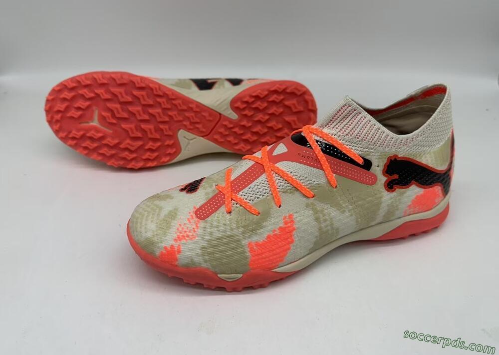 Puma Future Ultimate TF Low-Tops Football Shoes - Beige/Red/Black