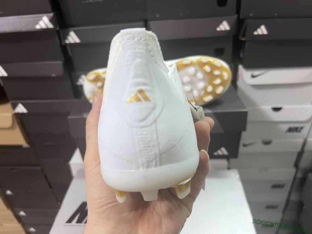 Adidas Predator Elite 24 MG Low-Tops Football Boots - White/Gold
