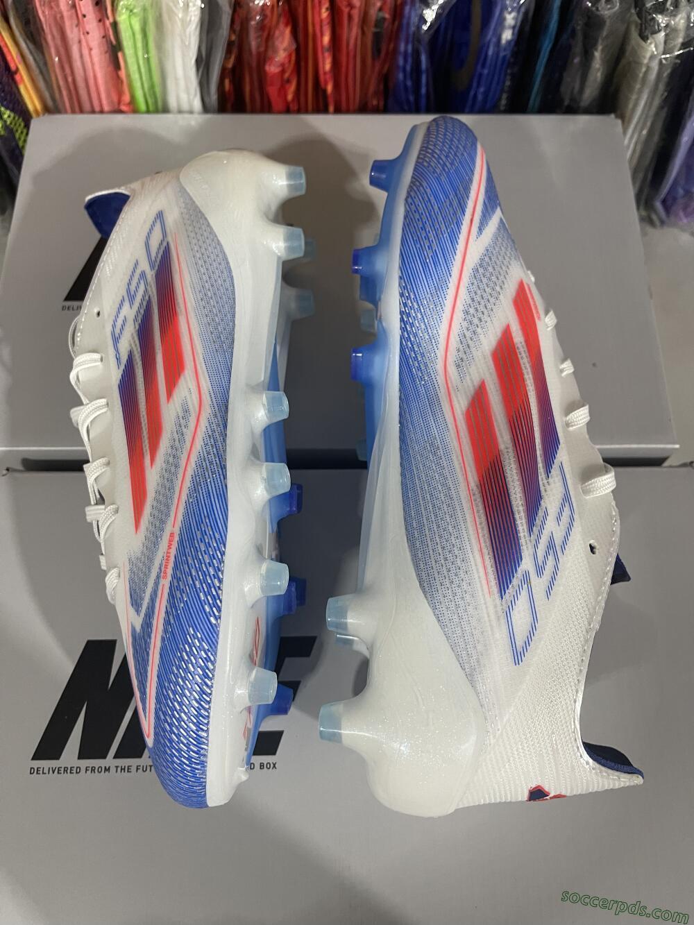 Adidas F50 Elite AG Low-Tops Football Boots - White/Blue/Red