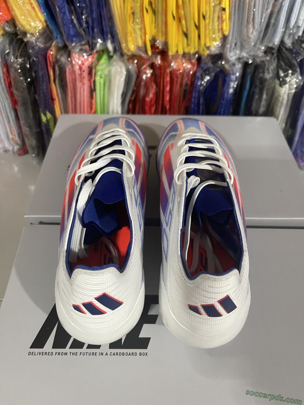 Adidas F50 Elite AG Low-Tops Football Boots - White/Blue/Red