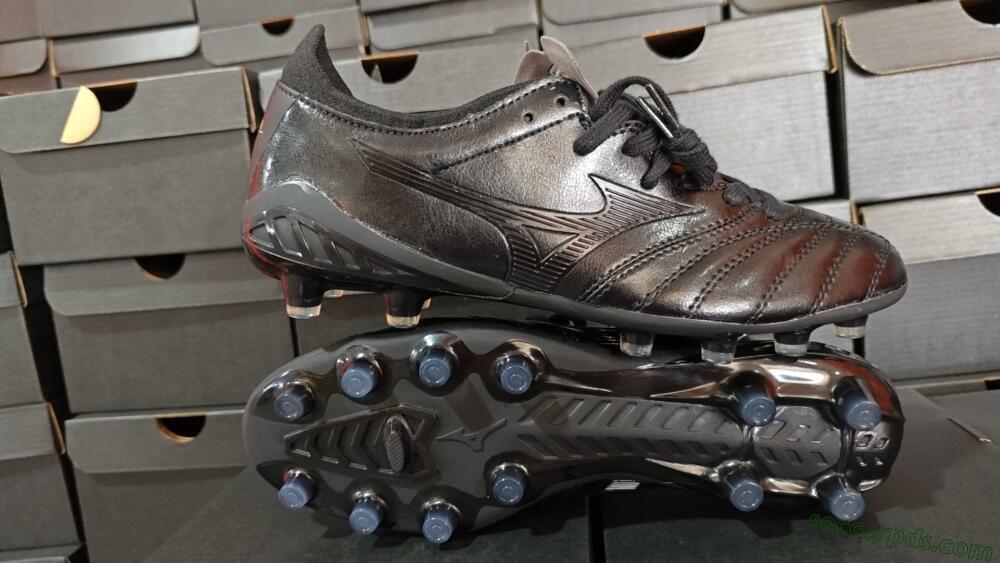 Mizuno Morelia Neo 3 FG Low-Tops Football Boots - Black/Black