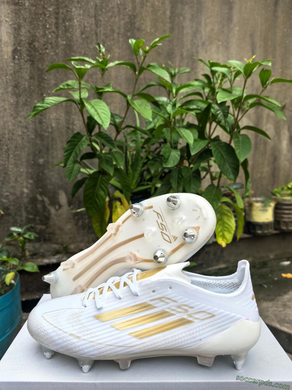 Adidas F50 Elite SG Low-Tops Football Boots - White/Gold