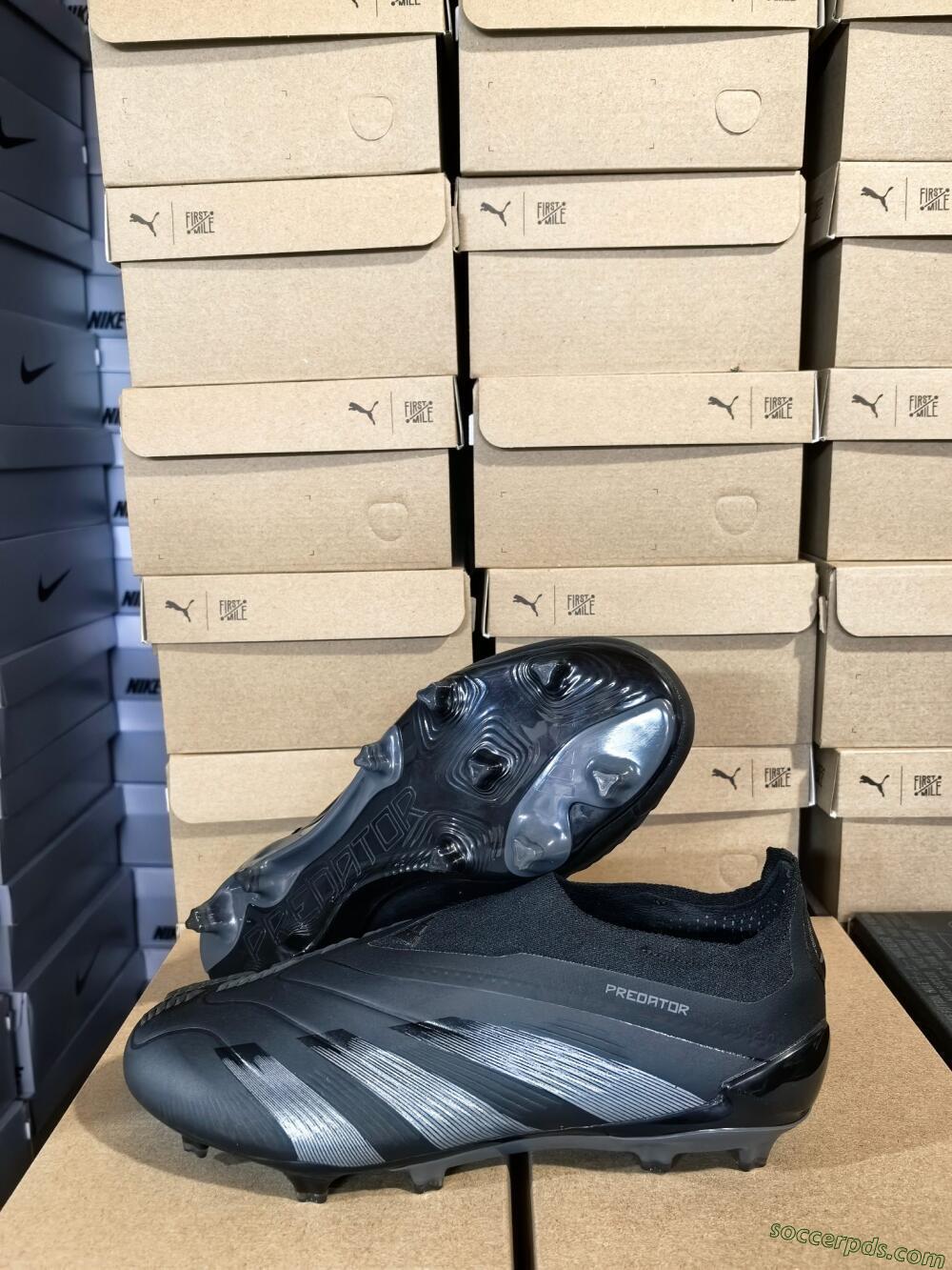 Adidas Predator Elite Laceless FG Low-Tops Football Boots - Black/Jade/Red