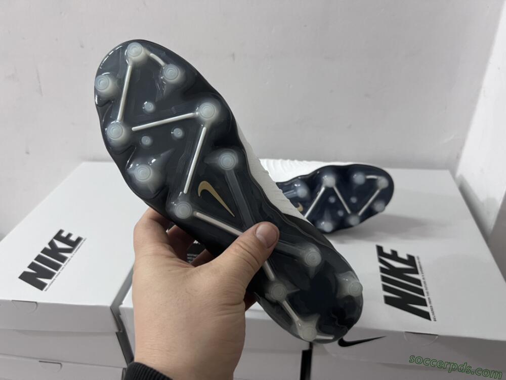 Nike Phantom Luna Elite AG High-Tops Football Boots - White/Black/Gold