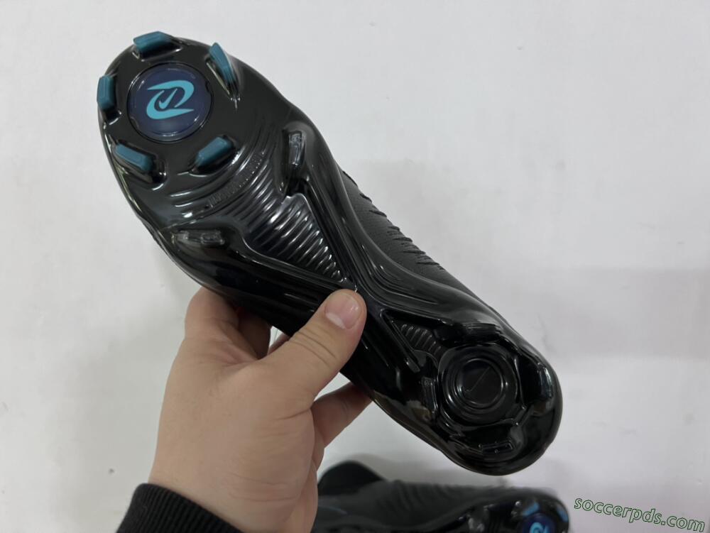 Nike Phantom Luna Elite NU FG High-Tops Football Boots - Black/Blue