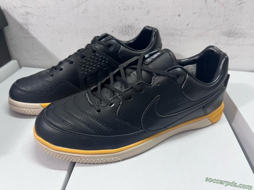 Nike Street Gato IC Low-Tops Football Shoes - Black/Yellow/Beige