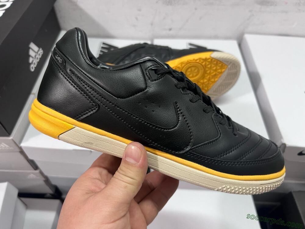 Nike Street Gato IC Low-Tops Football Shoes - Black/Yellow/Beige
