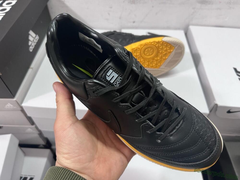 Nike Street Gato IC Low-Tops Football Shoes - Black/Yellow/Beige