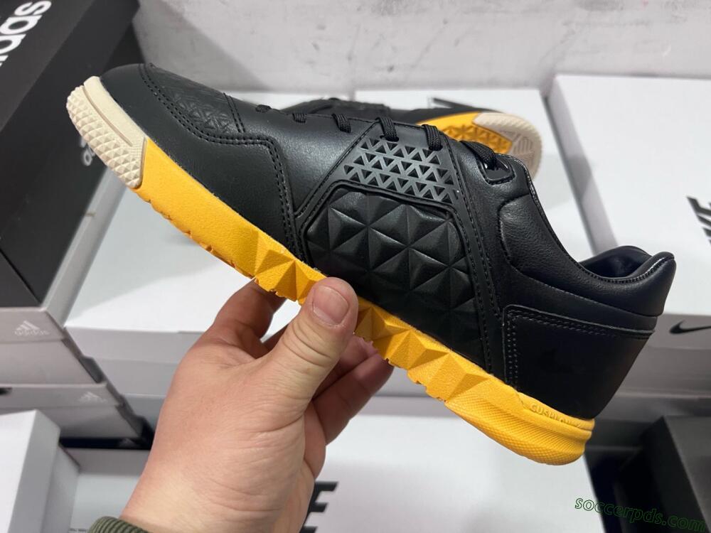 Nike Street Gato IC Low-Tops Football Shoes - Black/Yellow/Beige