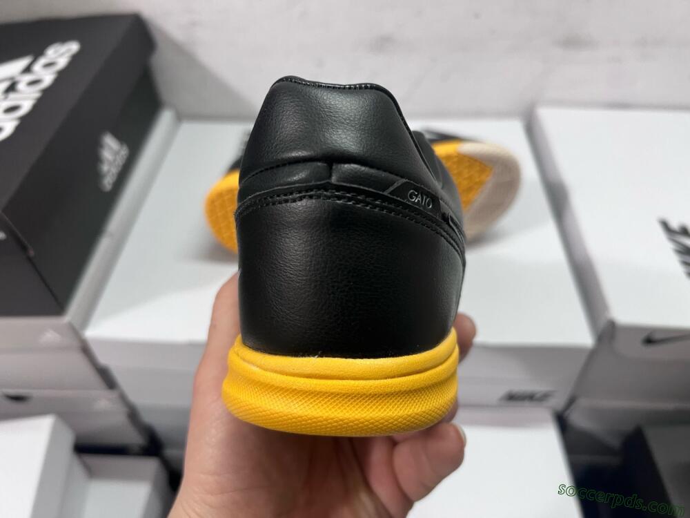 Nike Street Gato IC Low-Tops Football Shoes - Black/Yellow/Beige
