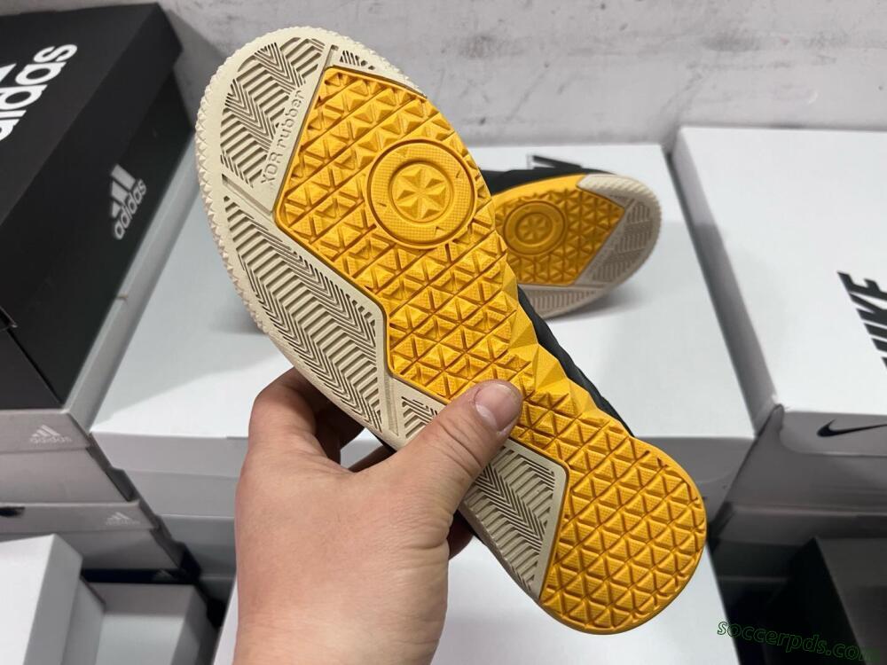 Nike Street Gato IC Low-Tops Football Shoes - Black/Yellow/Beige