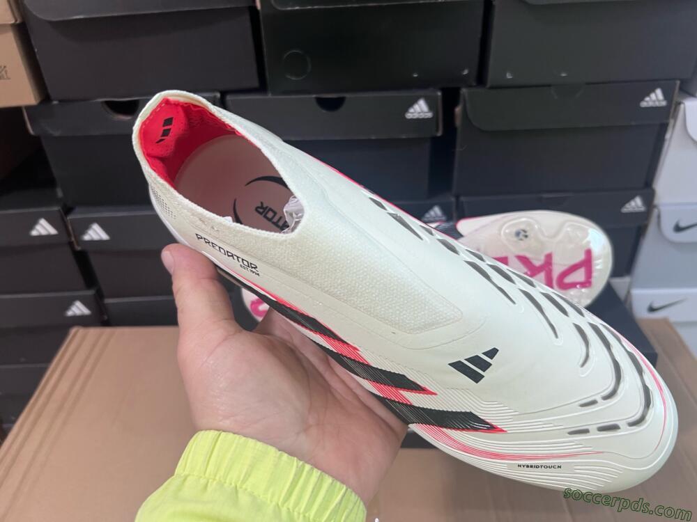Adidas Predator Elite Laceless FG Low-Tops Football Boots - Beige/Red/Black