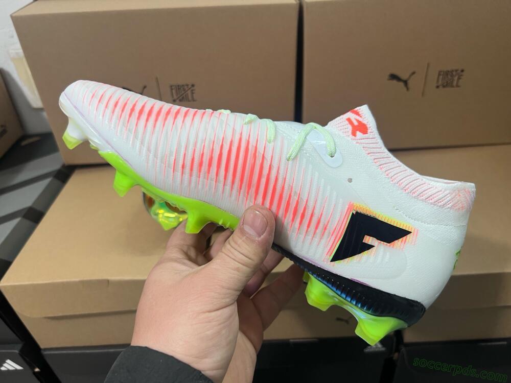 Puma Future 8 Ultimate FG Low-Tops Football Boots - White/Red/Yellow