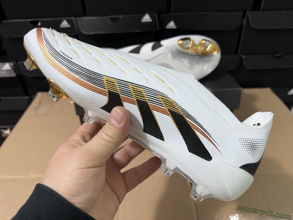 Adidas Predator Laceless Elite 25 FG Low-Tops Football Boots - White/Black/Gold
