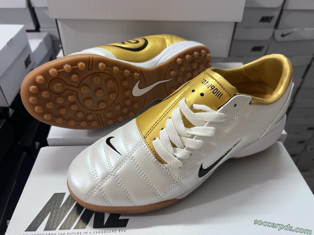 Nike Total 90 II TF Low-Tops Football Shoes - Silver/Black/Gold