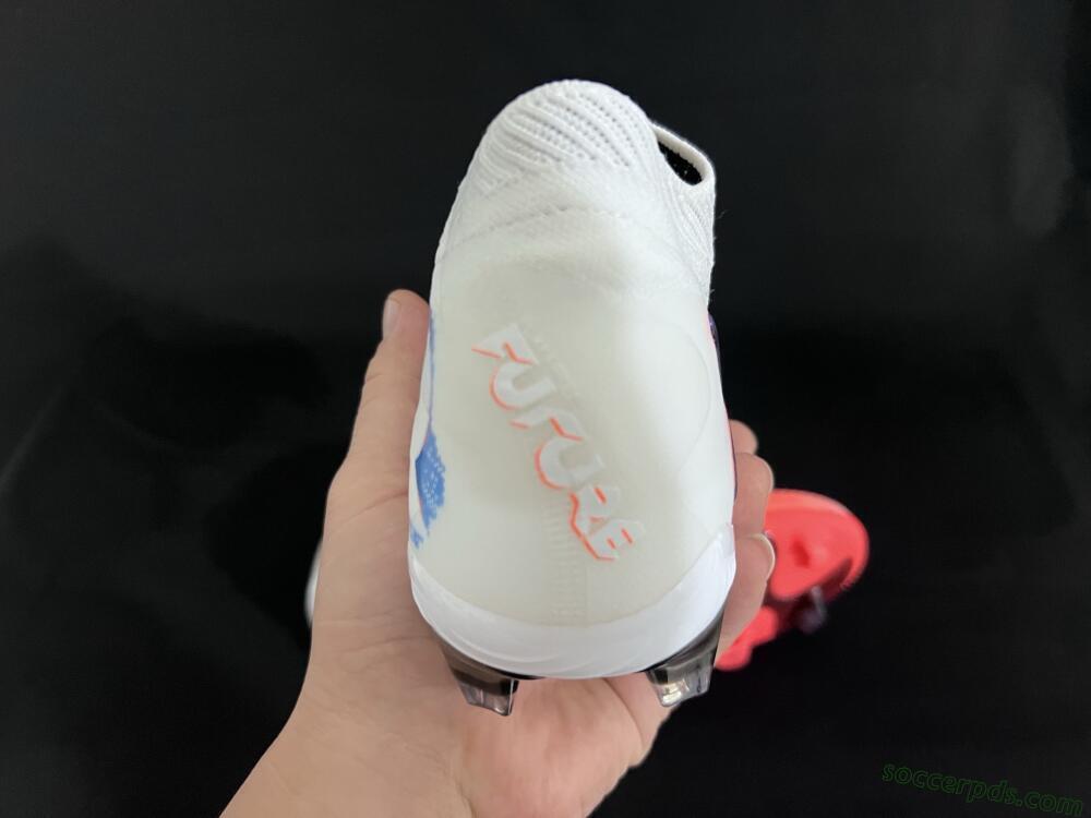 Puma Future 8 Ultimate FG Low-Tops Football Boots - White/Pink/Blue