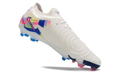 Nike Phantom Luna Elite FG Low-Tops Football Boots - White/Rainbow