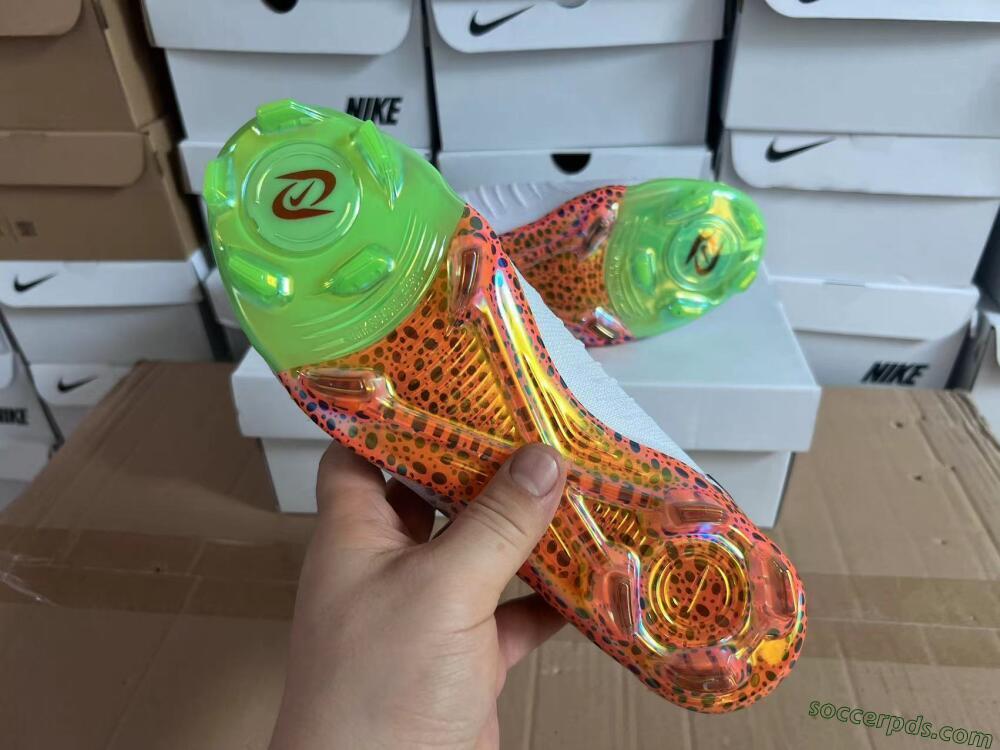 Nike Phantom Luna Elite NU FG High-Tops Football Boots - White/Black/Orange