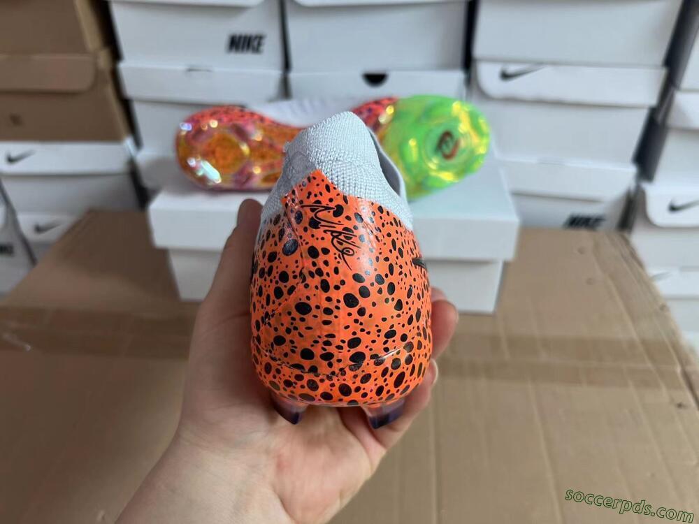 Nike Phantom Luna Elite FG Low-Tops Football Boots - Grey/Orange/Black
