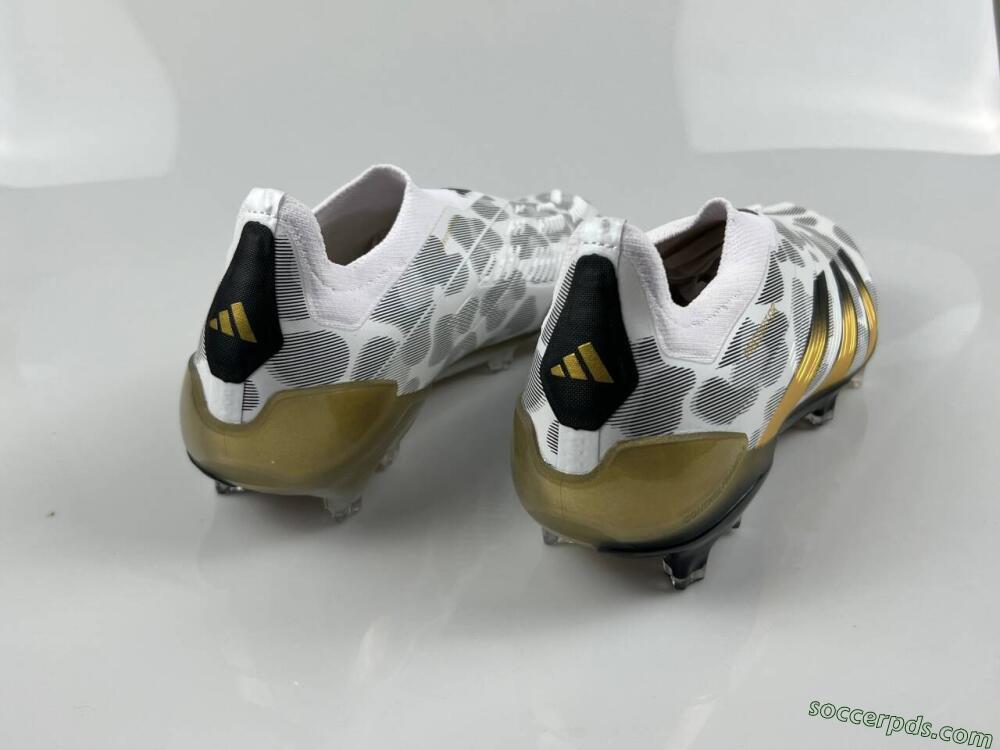 Adidas Predator Accuracy+ Laceless FG Low-Tops Football Boots - White/Grey/Gold