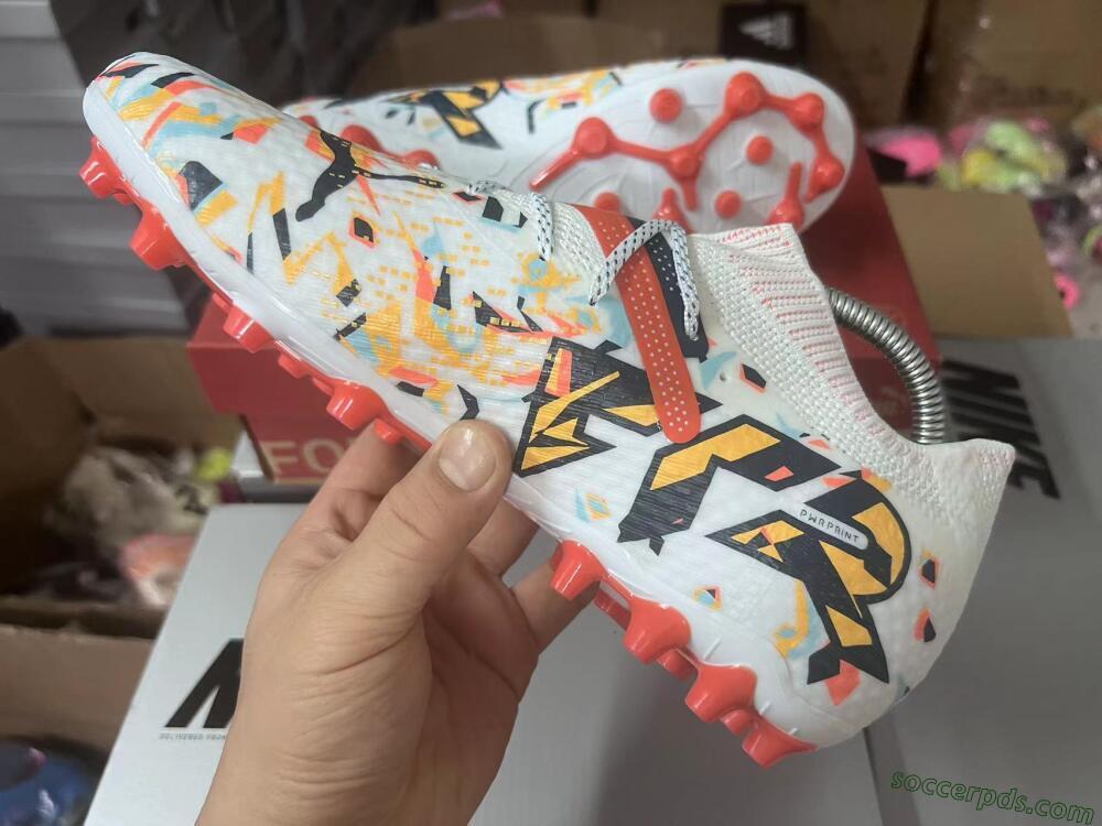Puma Future Ultimate MG Low-Tops Football Boots - White/Blue/Yellow