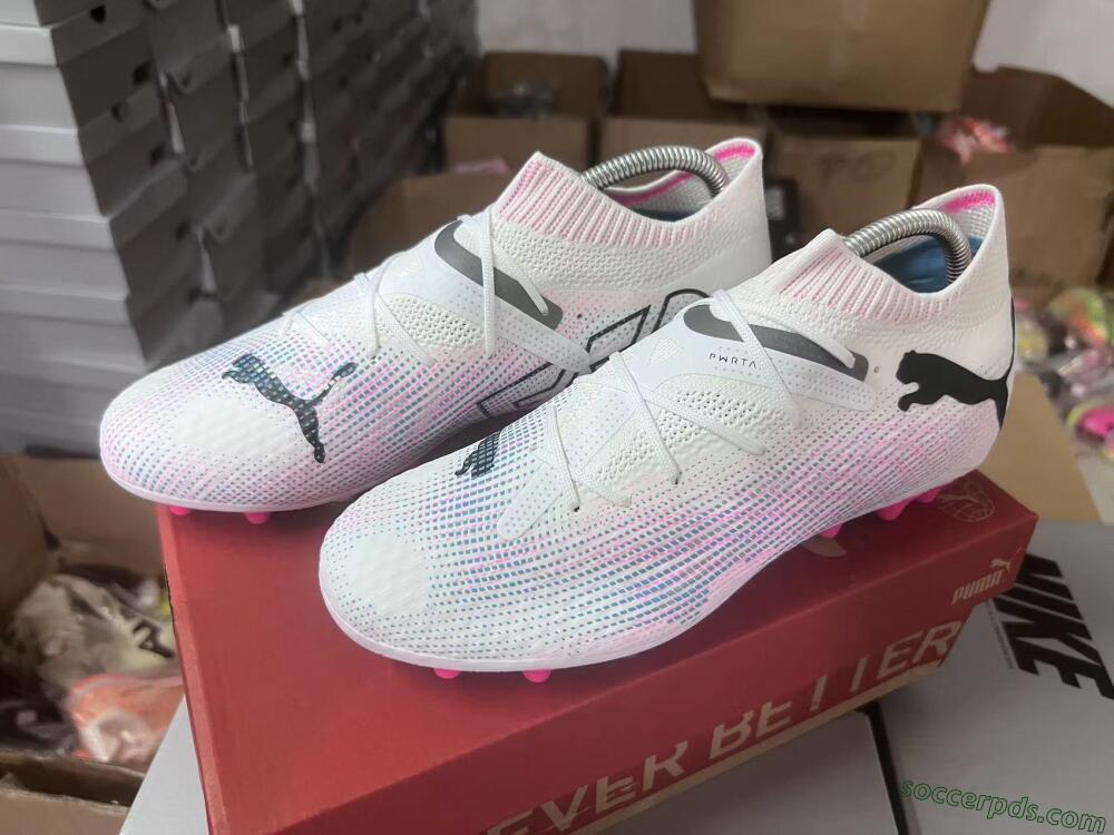 Puma Future Ultimate MG Low-Tops Football Boots - White/Blue/Pink