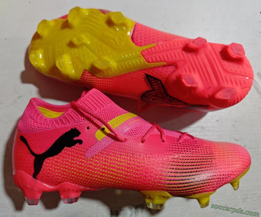 Puma Future 7 Ultimate FG Low-Tops Football Boots - Pink/Black/Yellow