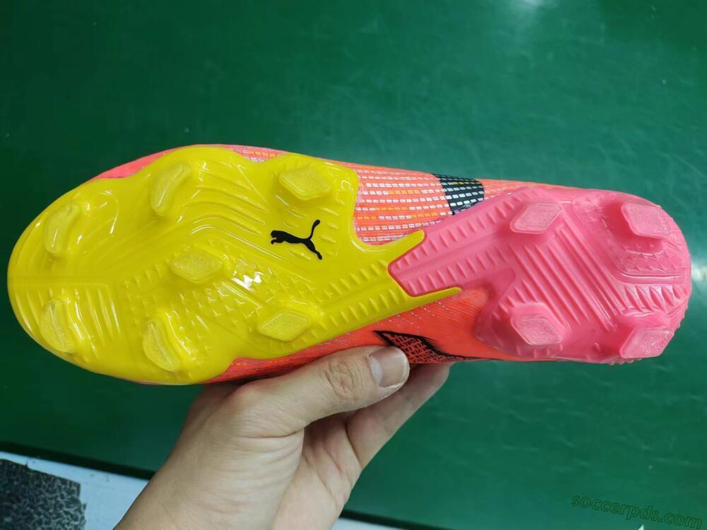 Puma Future Ultimate FG Low-Tops Football Boots - Pink/Black/Yellow
