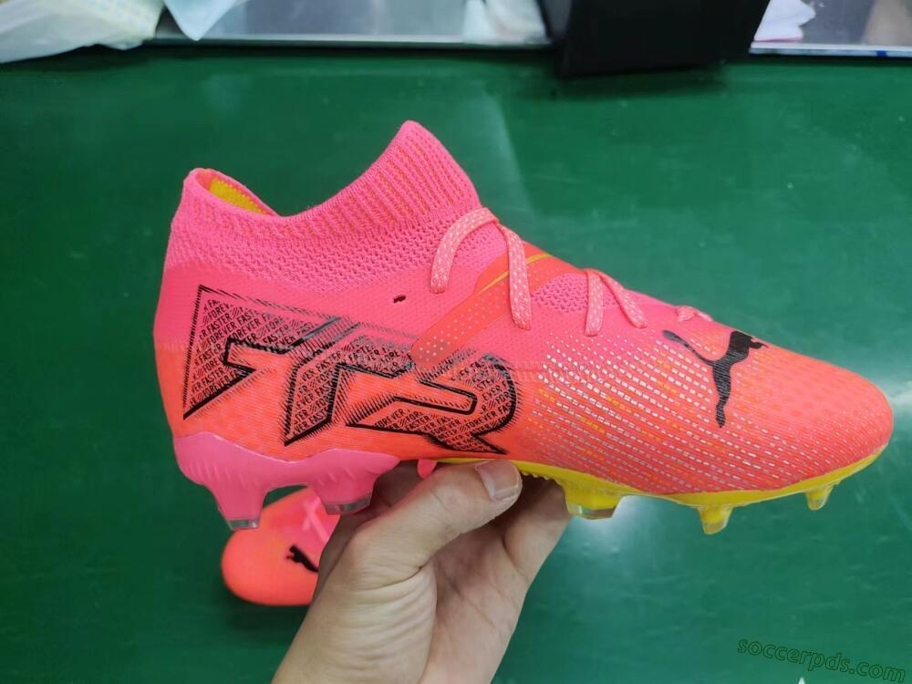 Puma Future Ultimate FG Low-Tops Football Boots - Pink/Black/Yellow