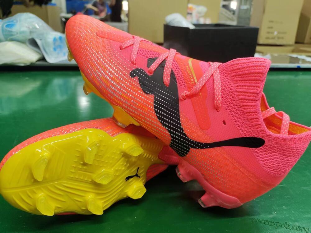 Puma Future Ultimate FG Low-Tops Football Boots - Pink/Black/Yellow