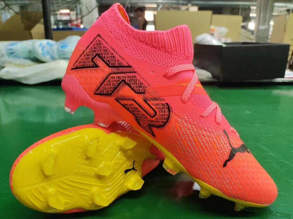 Puma Future Ultimate FG Low-Tops Football Boots - Pink/Black/Yellow