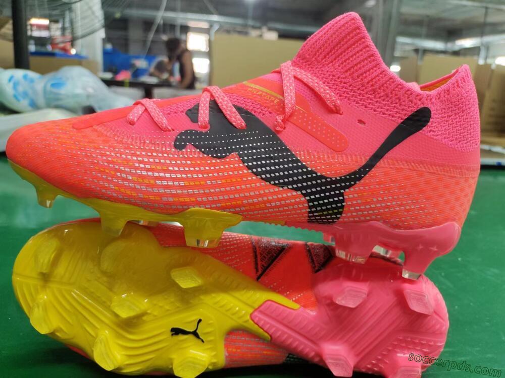 Puma Future Ultimate FG Low-Tops Football Boots - Pink/Black/Yellow