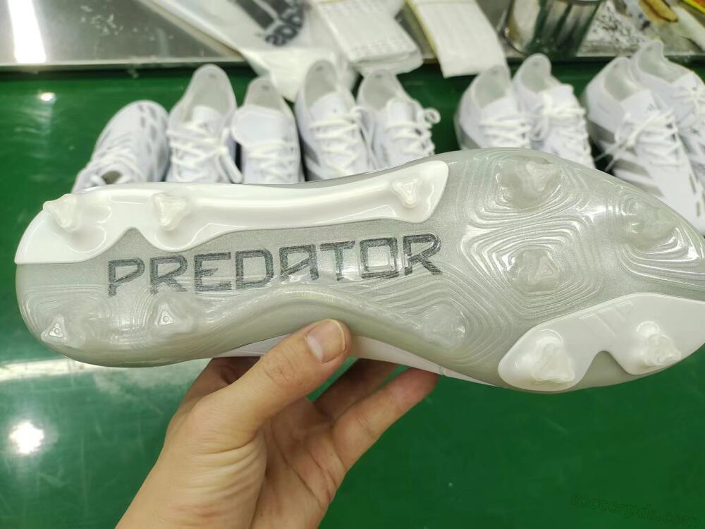 Adidas Predator Accuracy.1 FG Low-Tops Football Boots - White/Silver/Grey