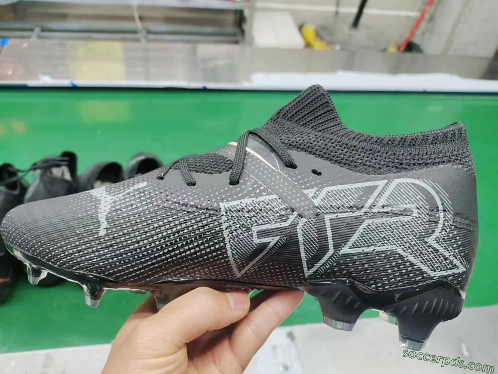 Puma Future Ultimate 2024 FG Low-Tops Football Boots - Black/Blue/Gold